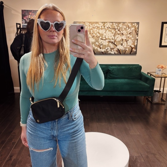 shop with confidence!✨🛍🤪🚀 - Picture 1 of 9